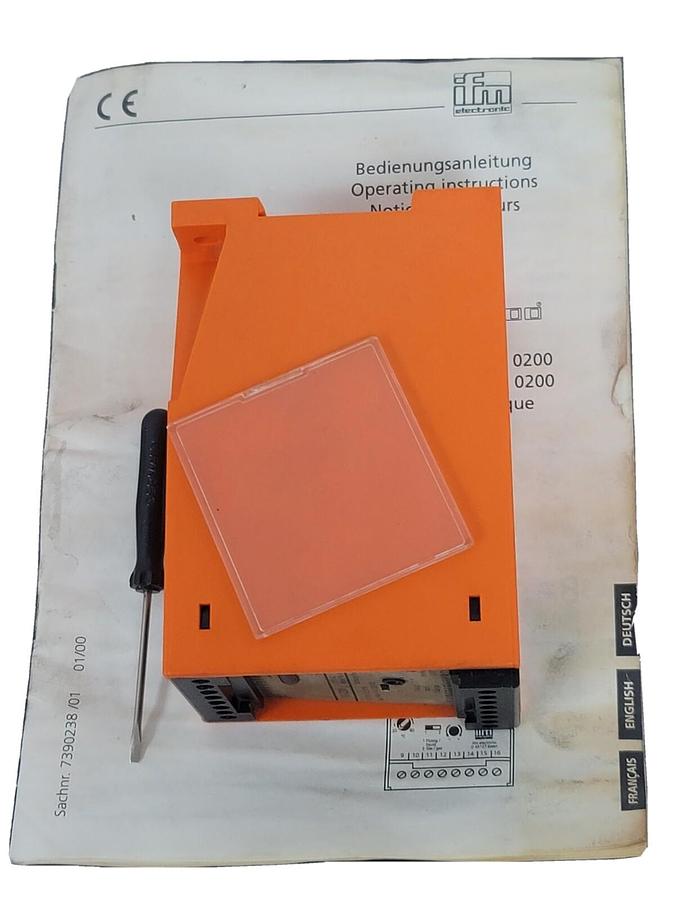 Used NEW IFM EFECTOR VS0200/110VAC-SY0100 FLOW SWITCH CONTROLLER SY0100