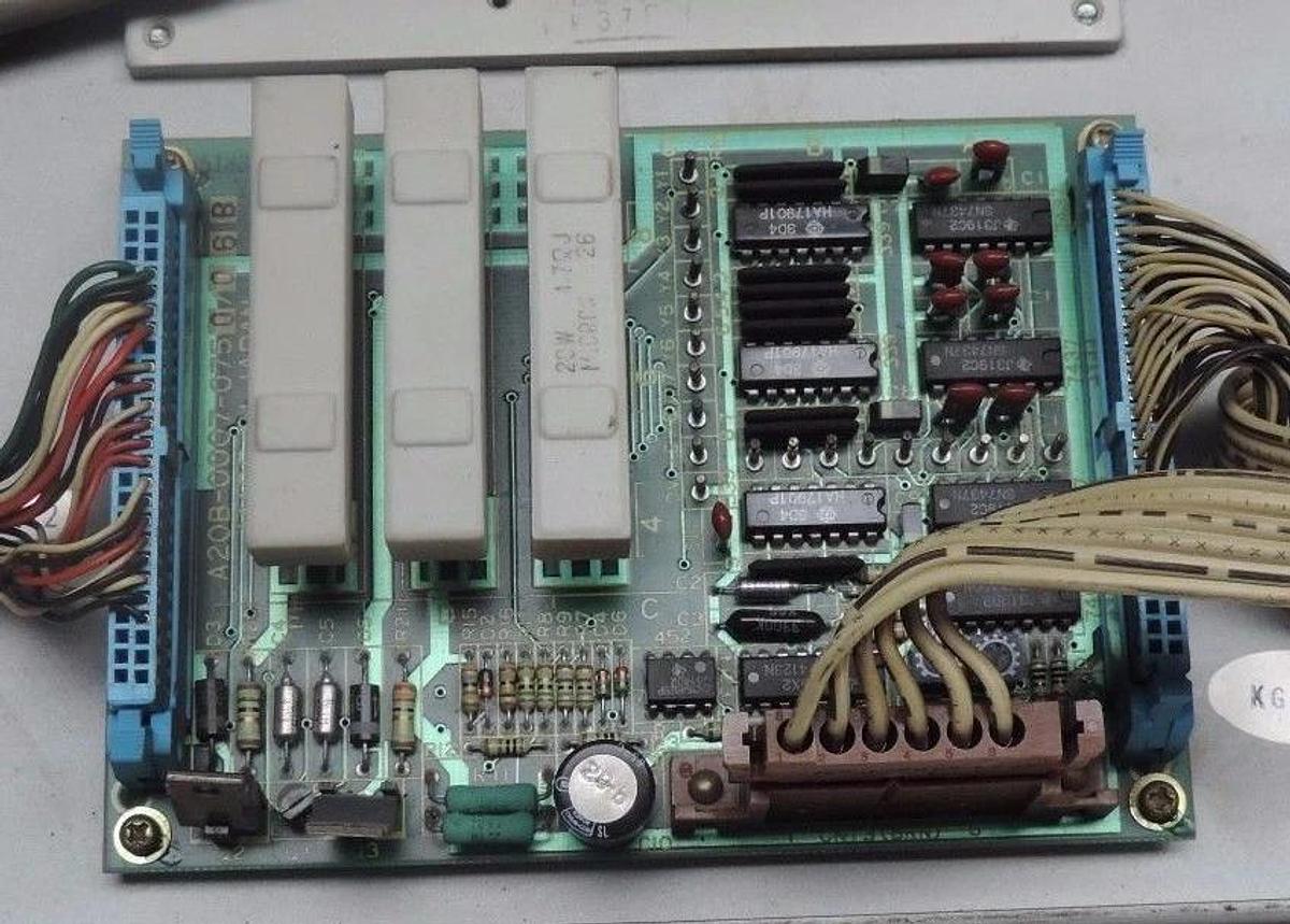 Used FANUC A02B-0047-C062 TAPE READER A20B-0007-0750/06B BOARD, A90L-0001-0114 MOTOR