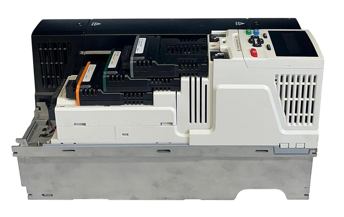 Used CONTROL TECHNIQUES M700-054 00300 A / M700 UNIDRIVE 20/20HP 380-480V 3PH USNP