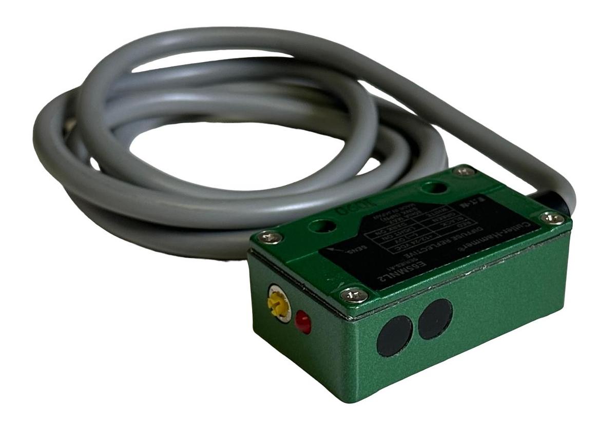 Used NEW CUTLER-HAMMER E65MNL2 SERIES A1 DIFFUSE REFLECTIVE PHOTOELECTRIC SENSOR NSMP