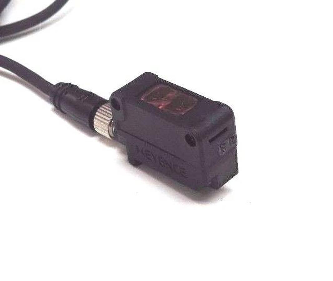 Used KEYENCE PZ-G51CT PHOTOELECTRIC TRANSMITTER 10-30VDC, PZG51CT