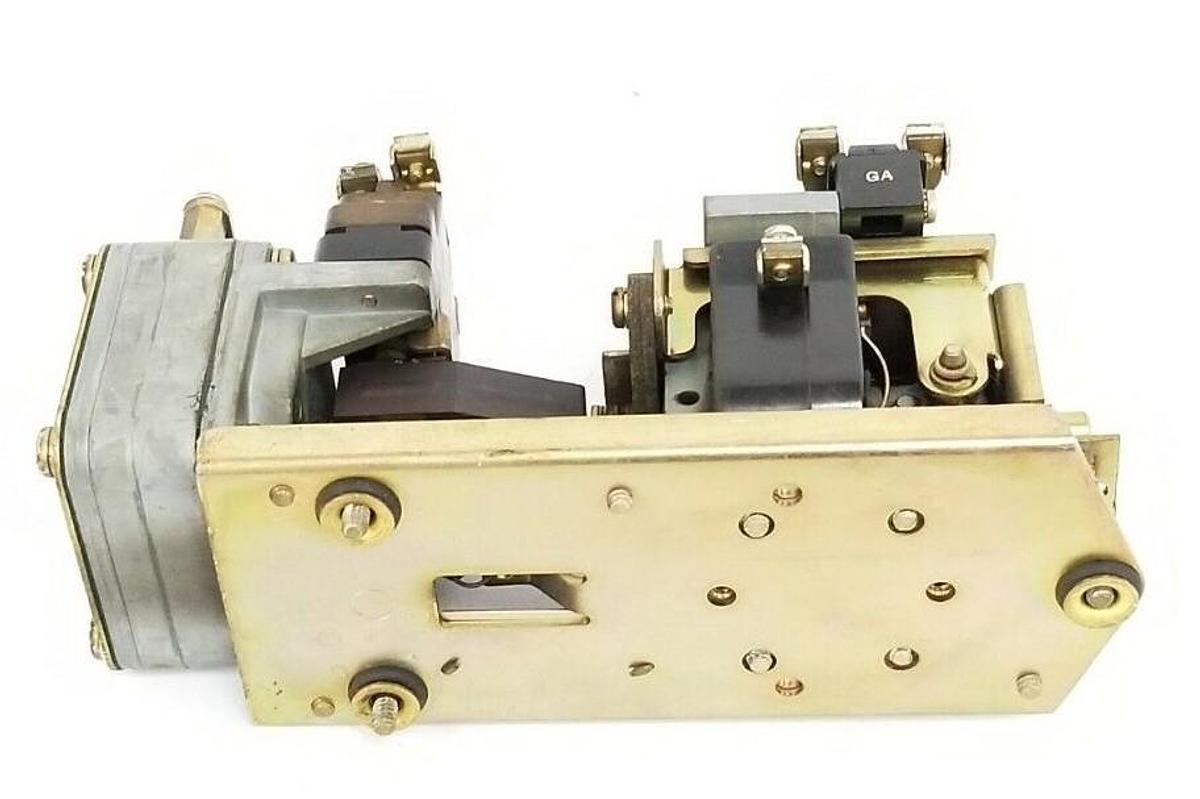 Used SQUARE D 9050-BO2D SER. E PNEUMATIC TIMING RELAY BO-2D B0-2D 9050BO2D