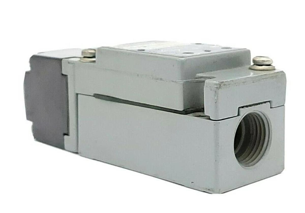 Used SQUARE D 9007-PSN223A PROXIMITY SWITCH 120VAC 50/60HZ 9007PSN223A SER. C