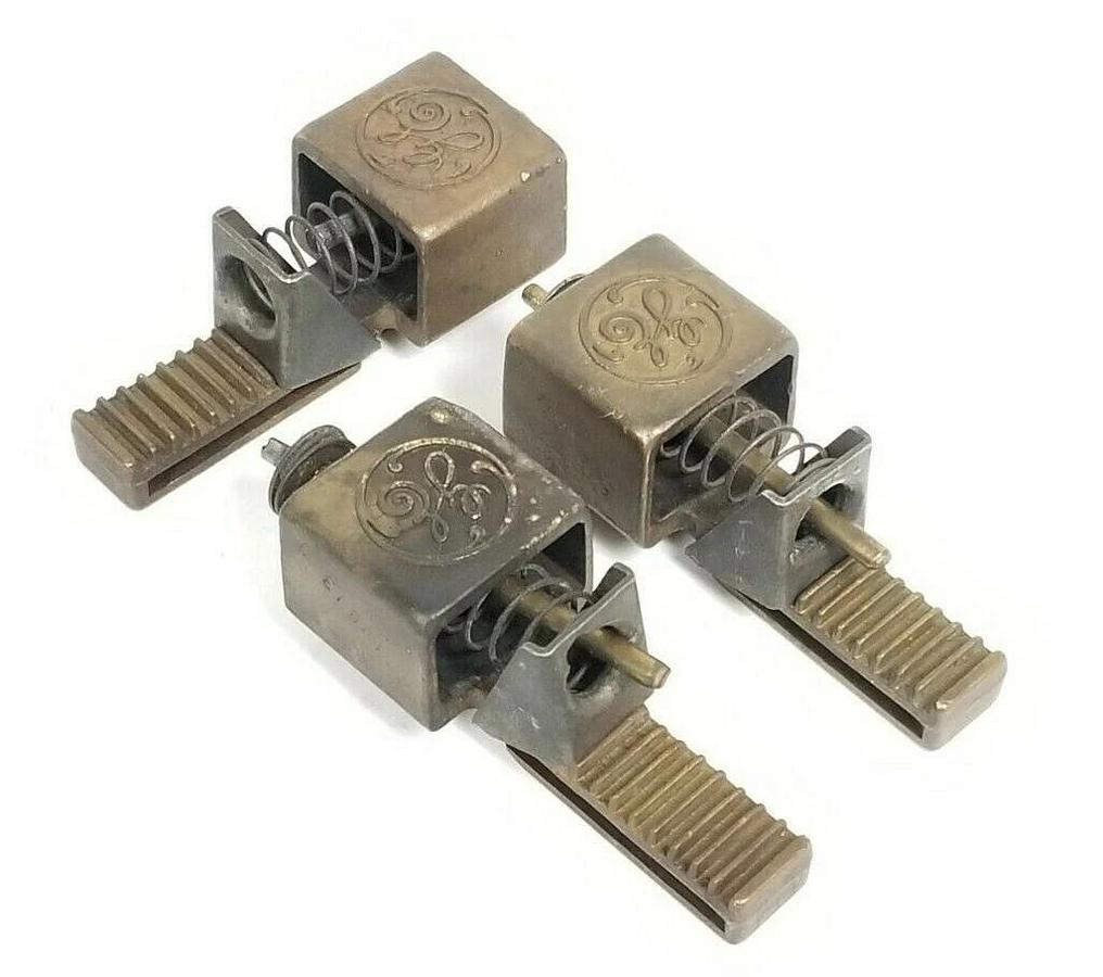 Used LOT OF 3 GENERAL ELECTRIC 4919813G03 BRUSH HOLDERS 3-1/2'' IN. X 1-1/2'' IN.