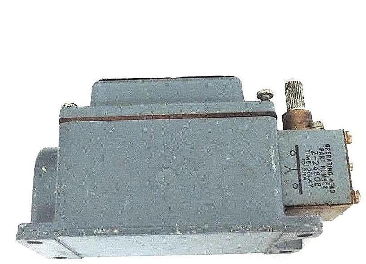 Used ALLEN BRADLEY 802T-R3TD SER. 1 OILTIGHT LIMIT SWITCH W/ Z-24808 HEAD