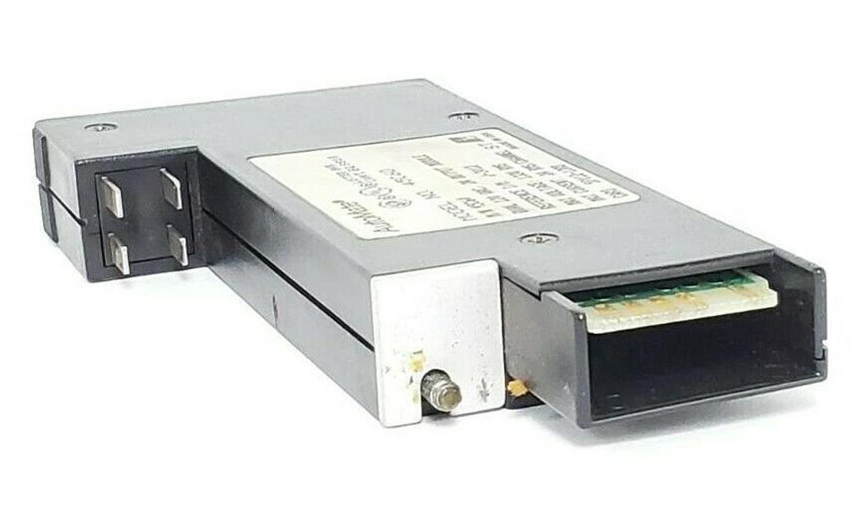 Used RELIANCE ELECTRIC 45C60 AUTOMATE PROGRAMMABLE CONTROLLER OUTPUT MODULE