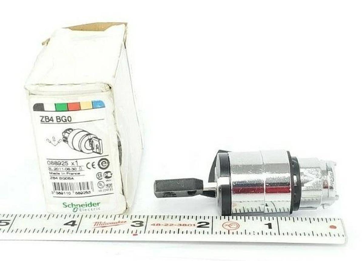Used NIB SCHNEIDER ELECTRIC ZB4-BG0 KEY SELECTOR SWITCH ZB4BG0