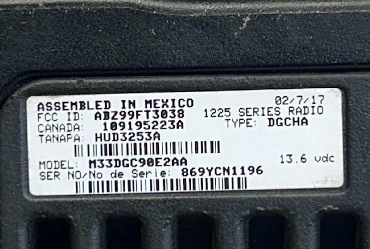Used MOTOROLA M33DGC90E2AA TYPE DGCHA SERIES 1225 RADIO Radius M1225 PMMN4090A USNP