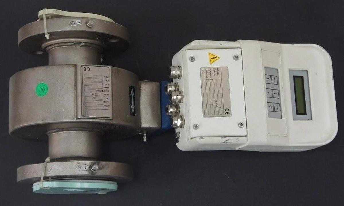 Used NEW MASTER METER MODEL: MC 208 P/N: QAZ 128 CONVERTER ELECTROMAGNETIC FLOW METER