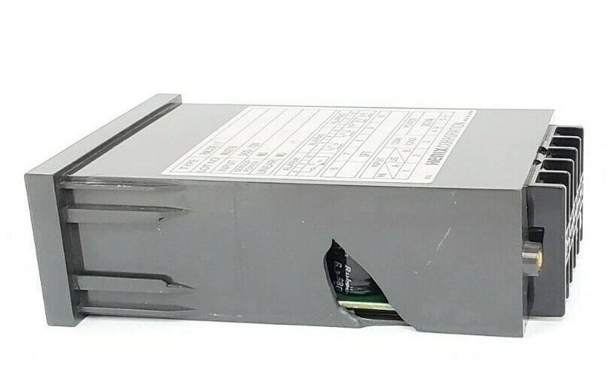 Used HENIX CORP. HA33E11 TEMPERATURE CONTROLLER INPUT: DC0-10V