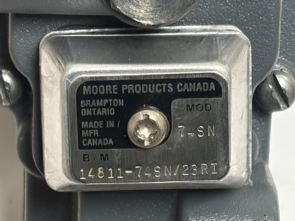 Used Moore 74SN Valve Positioner 14811-74SN/23RI Motion Transmitter New Surplus