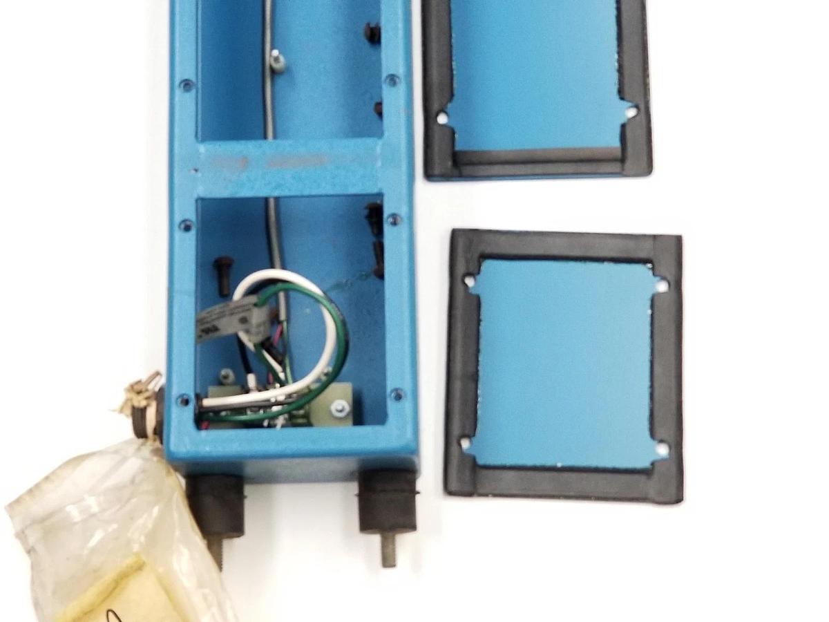Used TRIAD CONTROLS INC. TR-48-8K-20 LIGHT CURTAIN HOUSING 48'' (HOUSING ONLY)