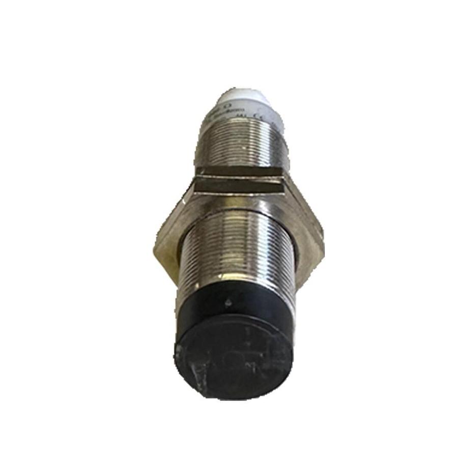 Used EATON E57G-18UPN8-Q / E57G18UPN8Q INDUCTIVE PROXIMITY SENSOR 10-30V E57G SERIES