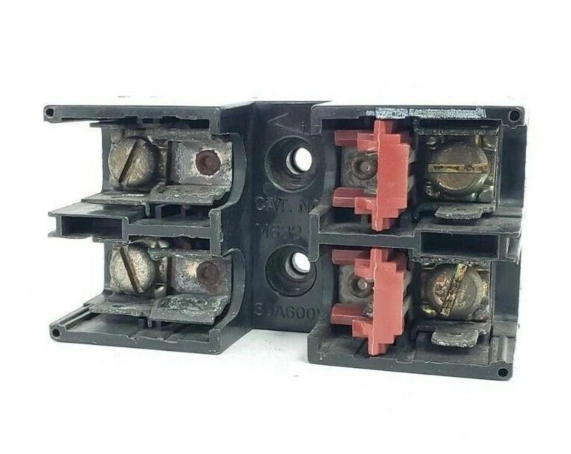Used CONNECTRON MR632-77 FUSE BLOCK 30AMP, 2POLE, 600VAC, MR63277