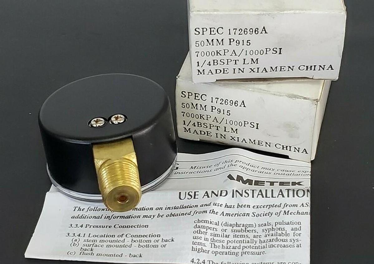 LOT OF 2 NIB USG SPEC 172696A 50MM P915 GAUGES7000KPA/1000PSI 1/4'' BSPT LM