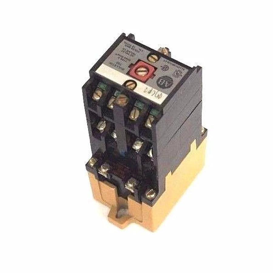 Used ALLEN BRADLEY 700-P800A1 TYPE P CONTROL RELAY SER B, 700P800A1