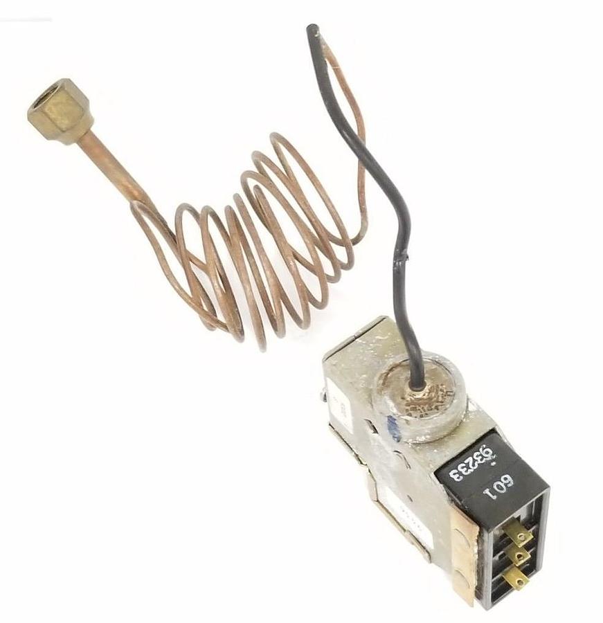 Used JOHNSON CONTROLS / PENN 9322G THERMOSTAT MODULE 601 93233
