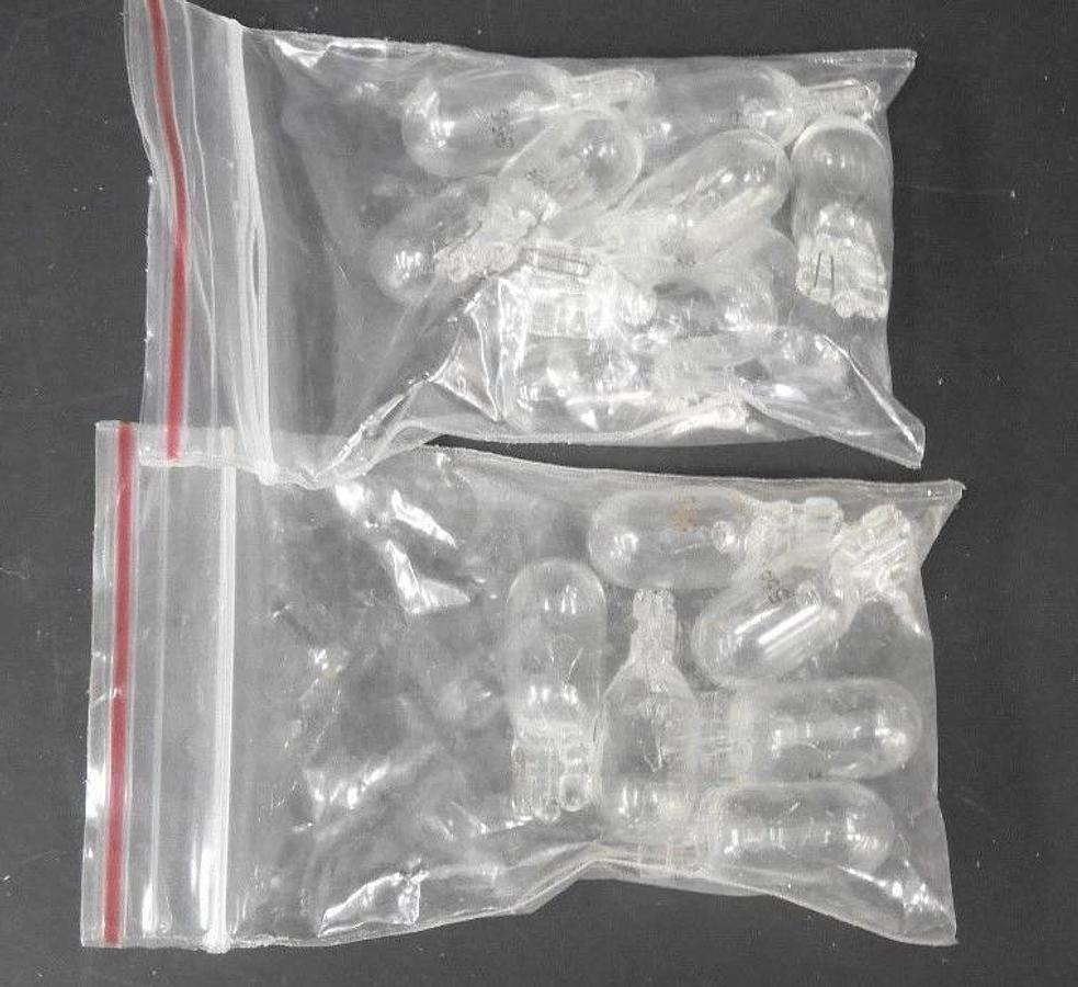 Used LOT OF 16 NEW T-10 555 LIGHT BULBS
