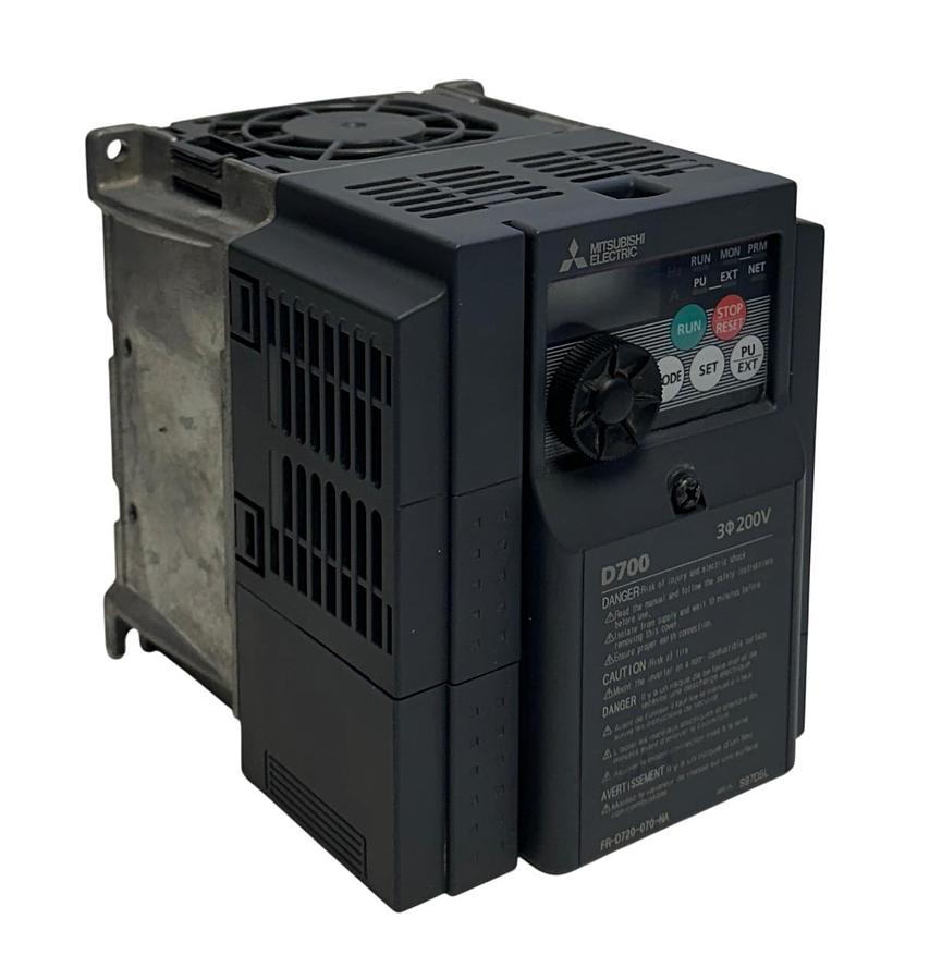 Used MITSUBISHI FR-D720-070-NA / FRD720070NA D700 INVERTER DRIVE 3PH 200-240VAC USNP