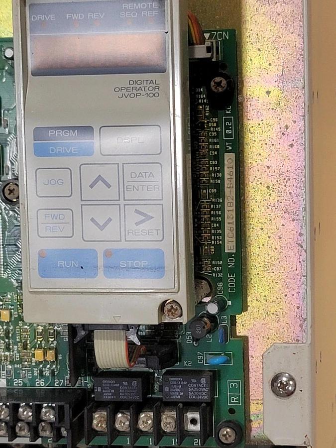 Used OMRON CIMR-G3U5011 SYSDRIVE 3G3IV INVERTER 3-PHASE AMPS: 21 W/ JVOP-100