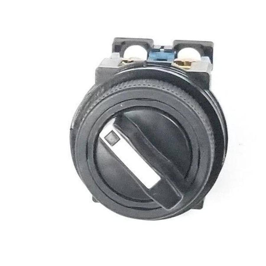 Used FUJI ELECTRIC AR30PR-2 2-POSITION SELECTOR SWITCH W/ AR9B290 CONTACT BLOCK