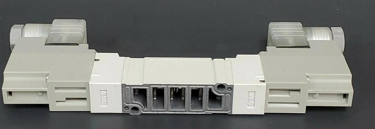 NEW SMC SY5240-5DZ-02 SOLENOID VALVE SY52405DZ02, 0.1~0.7MPa, 24V