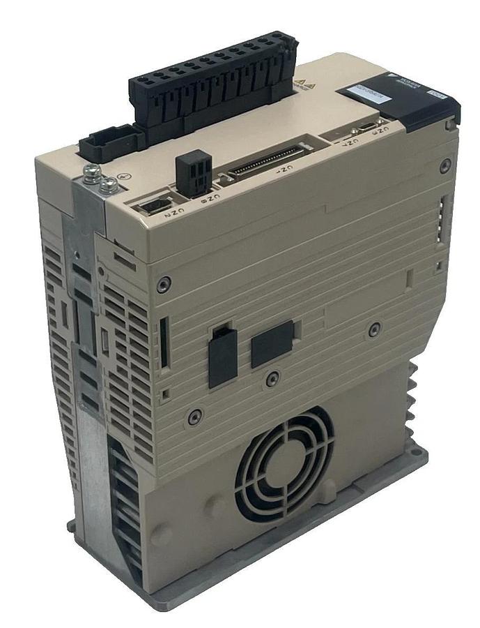 Used YASKAWA SGDV-5R5A01A Servopack Servo Drive Amplifier 0.75kW 750W Sigma V Series