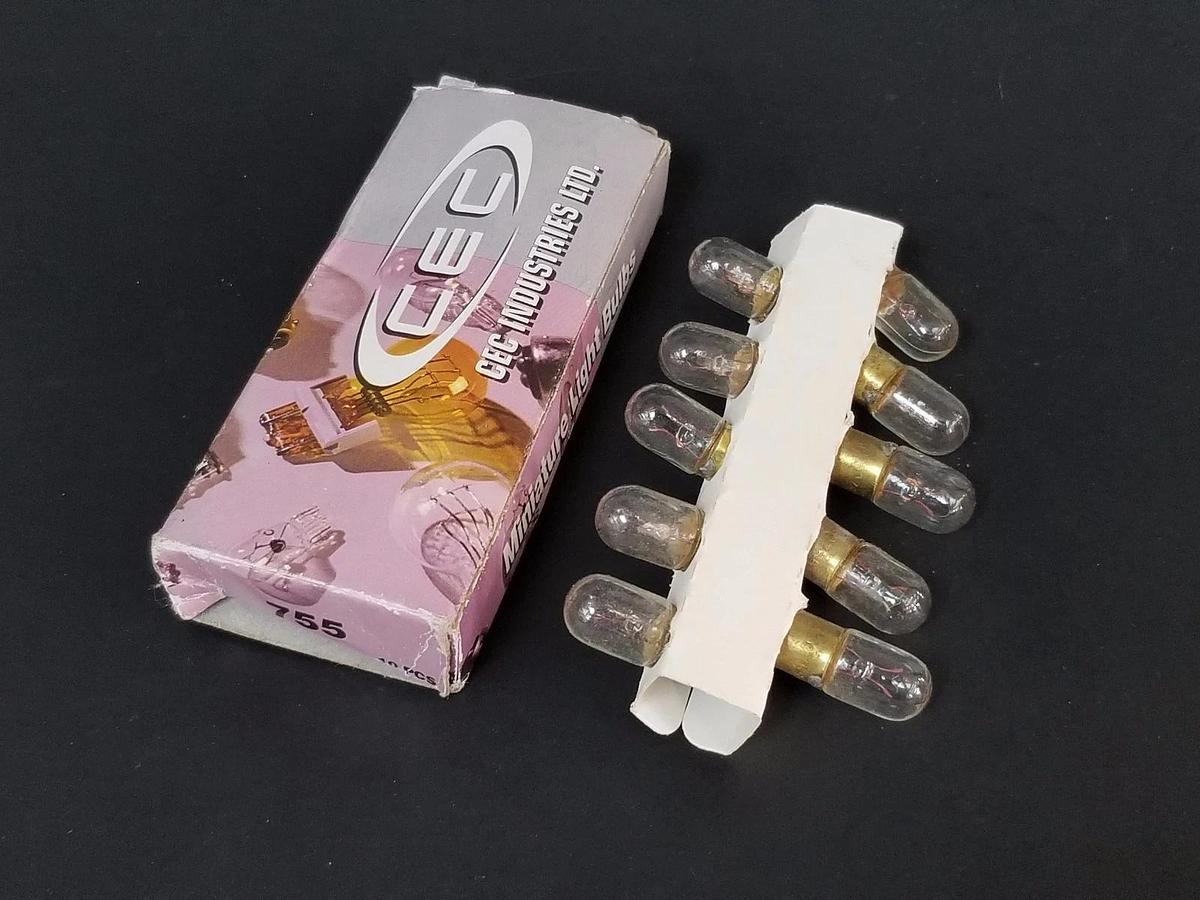Used BOX OF 10 NEW CEC INDUSTRIES LTD MINIATURE LIGHT BULBS