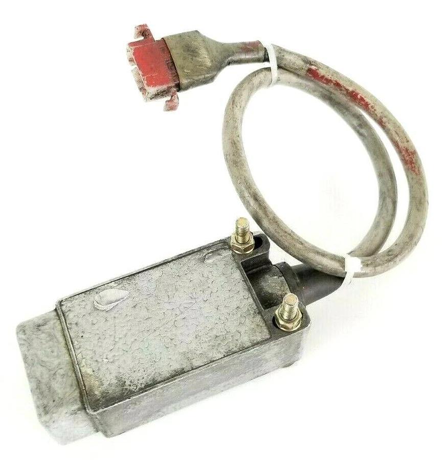 Used FUJI ELECTRIC PEW-1AT/U PROXIMITY SWITCH W/ 18.5 IN. CABLE 0.5A/5A 120V