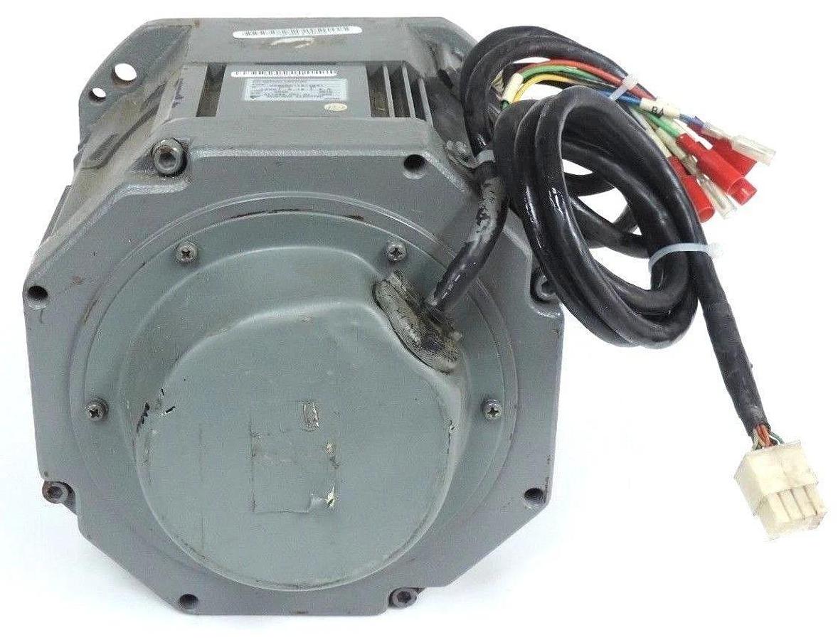 Used YASKAWA USADED-13-YR31 AC SERVO MOTOR 1300W, 9.9A, 2000 R/MIN, USADED13YR31