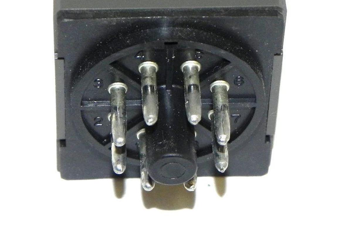 Used IDEC GT3F-1AD24 ELECTRONIC TIMER GT3F1AD24