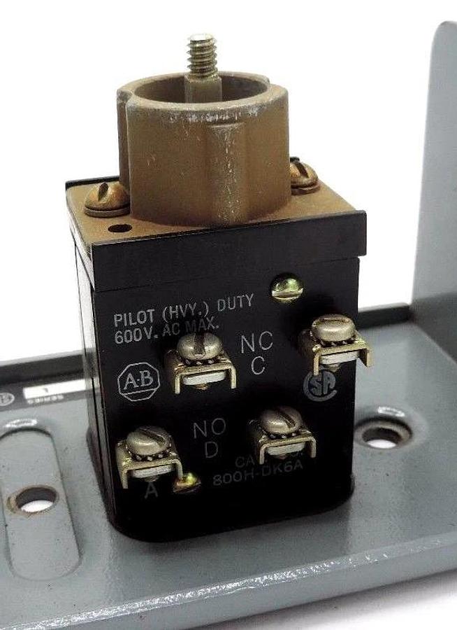 Used ALLEN BRADLEY 800H-1HZ SER. L SWITCH STATION W/ 800H-DK6A SER. A PILOT SWITCH