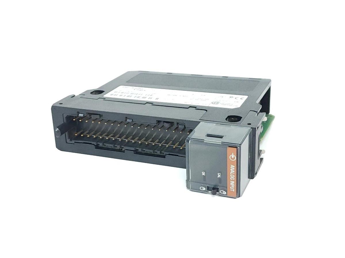 Used ALLEN BRADLEY 1756-IF8 /A CAT. REV. G01 F/W REV. 1.5 SER. A I/O MODULE