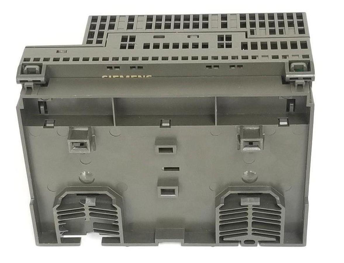 Used SIEMENS 6ES7 132-1BH00-0XB0 DIGITAL OUTPUT MODULE W/ 6ES7 193-1CH00-0XA0 BASE