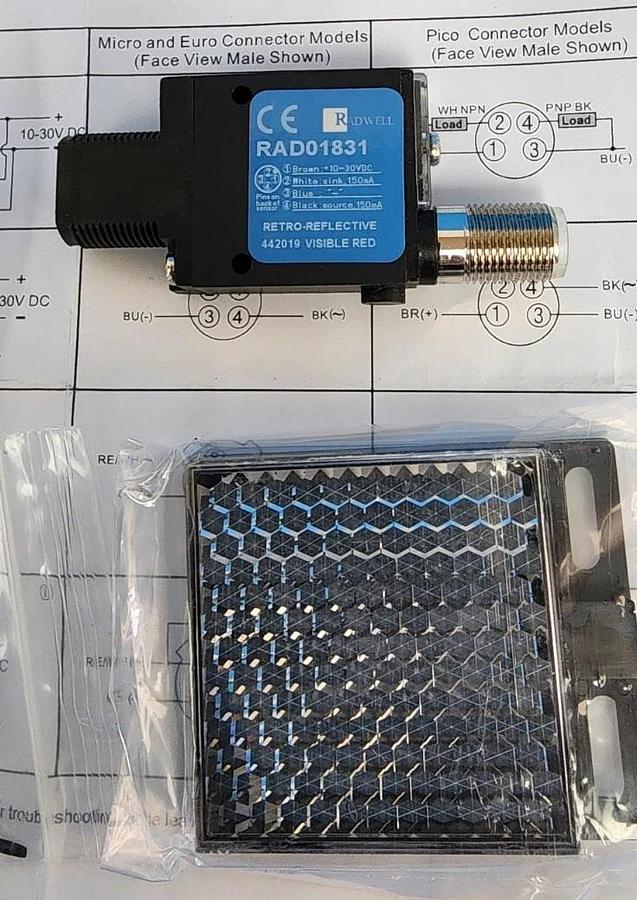 Used NEW RADWELL RAD01831 MINIATURE PHOTO SENSOR RETRO-REFLECTIVE 10-30VDC