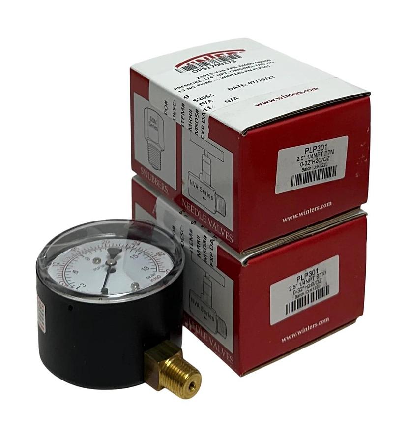 2 WINTERS PLP301 OEM PRESSURE GAUGES 2.5'' FACE 1/4'' NPT BTM 0-32 H2O/OZ NSMP