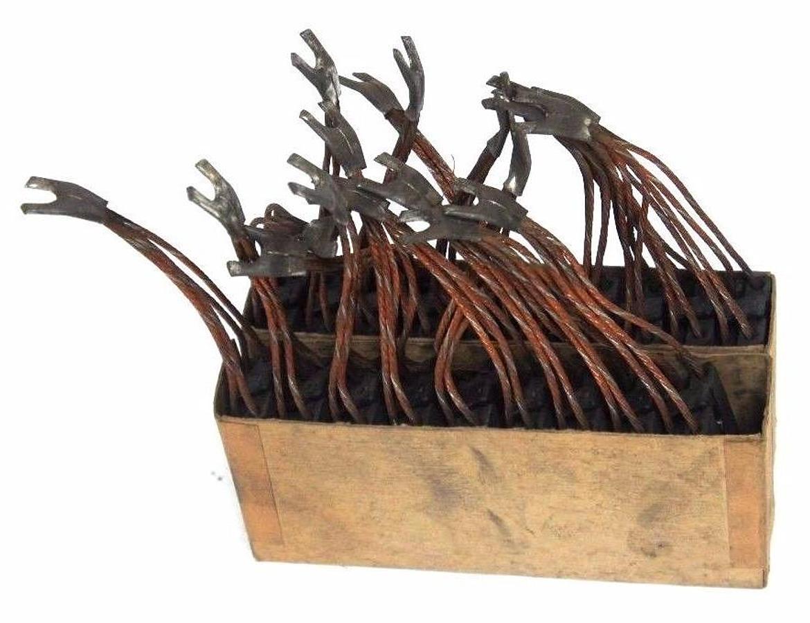 Used LOT OF 19 NEW NATIONAL DE-8 CARBON BRUSHES A707806 DE8