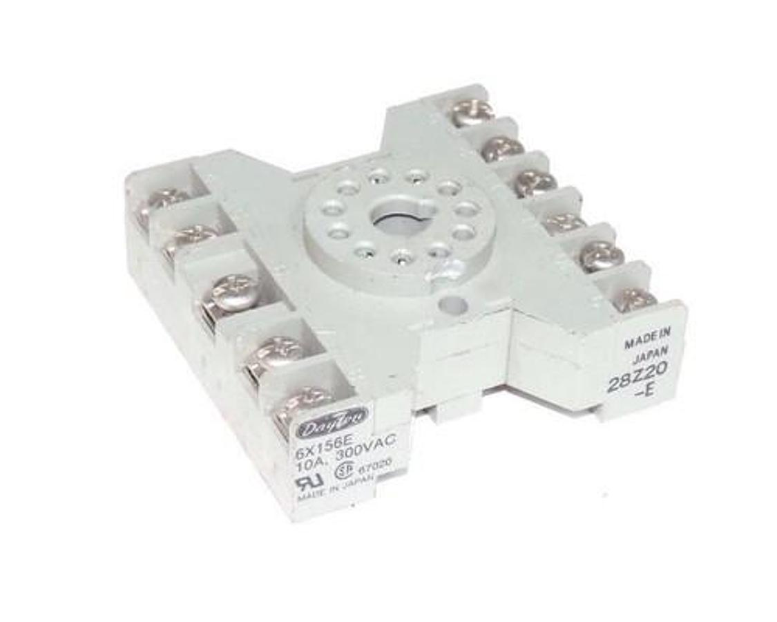 Used LOT OF 7 DAYTON 6X156E SOCKETS 10A, 300VAC