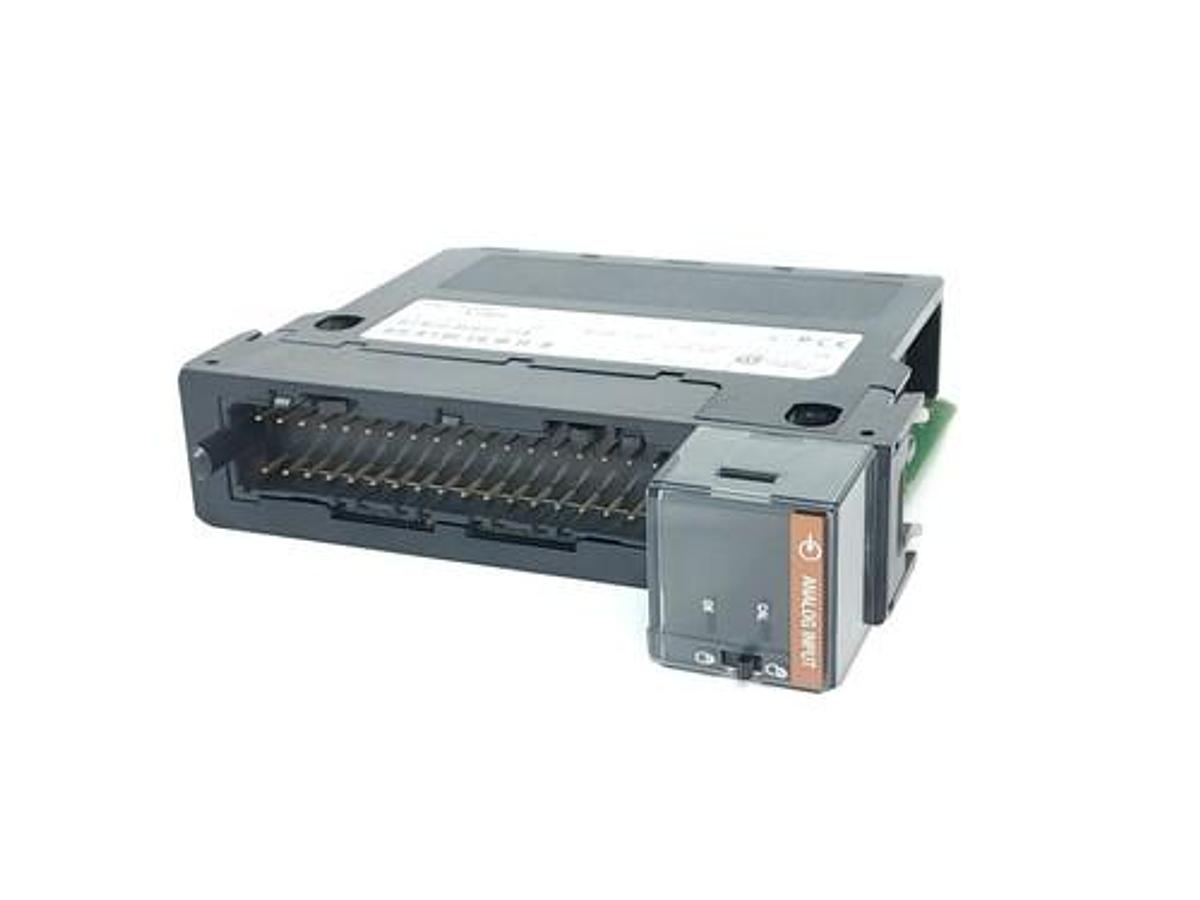 Used ALLEN BRADLEY 1756-IF8 /A CAT. REV. G01 F/W REV. 1.5 SER. A I/O MODULE