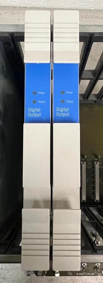 Used Honeywell 51401525-100 Rev A 15-Slot Chassis w/ (2) 51304485-100 Digital Modules