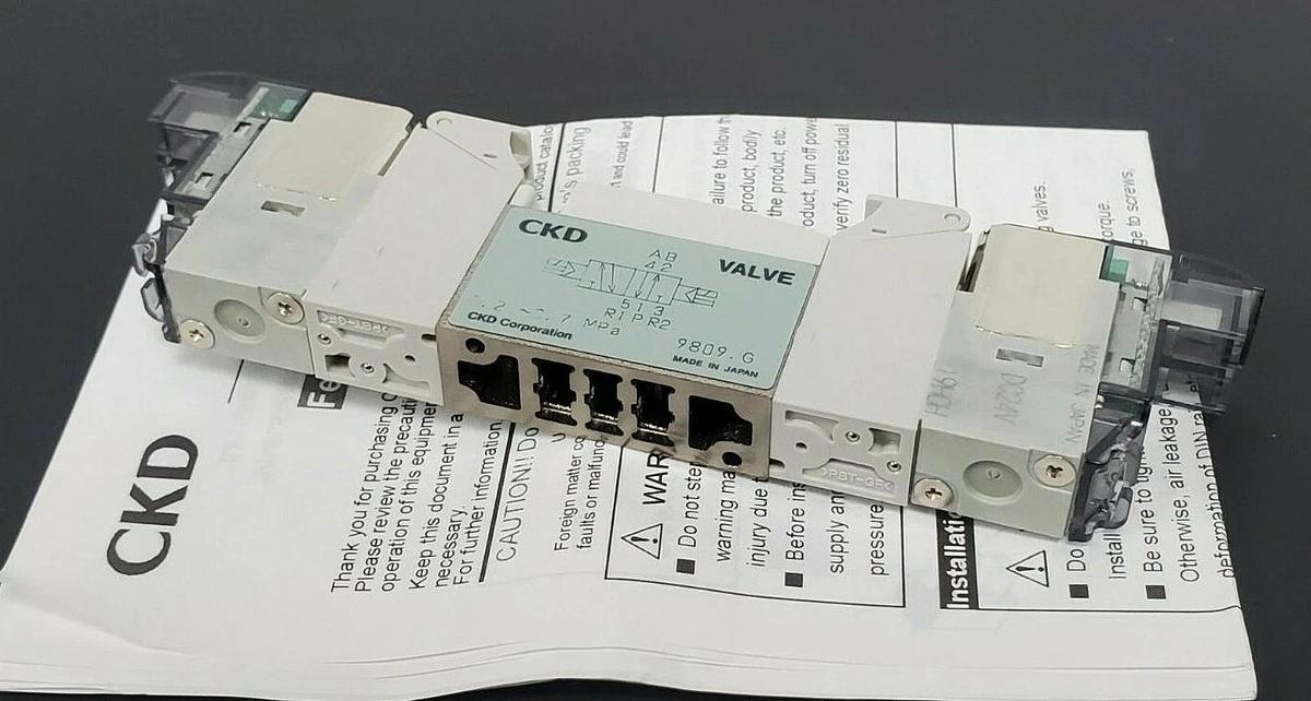 Used CASE OF 36 NIB CKD 4GB129R-00-A2NH-3 PILOT VALVES DC24V 4GB129R00A2NH3