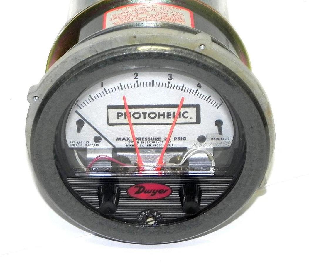 Used NIB DWYER 3005C PHOTOHELIC PRESSURE SWITCH/GAGE