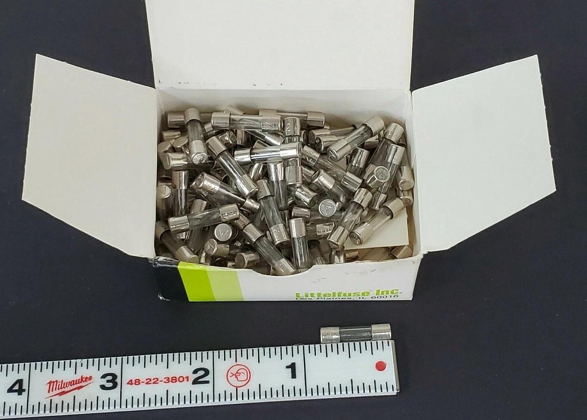 Used BOX OF 100 NEW LITTELFUSE 235.004 FUSES 4AMP 125V FAST ACTING 235004