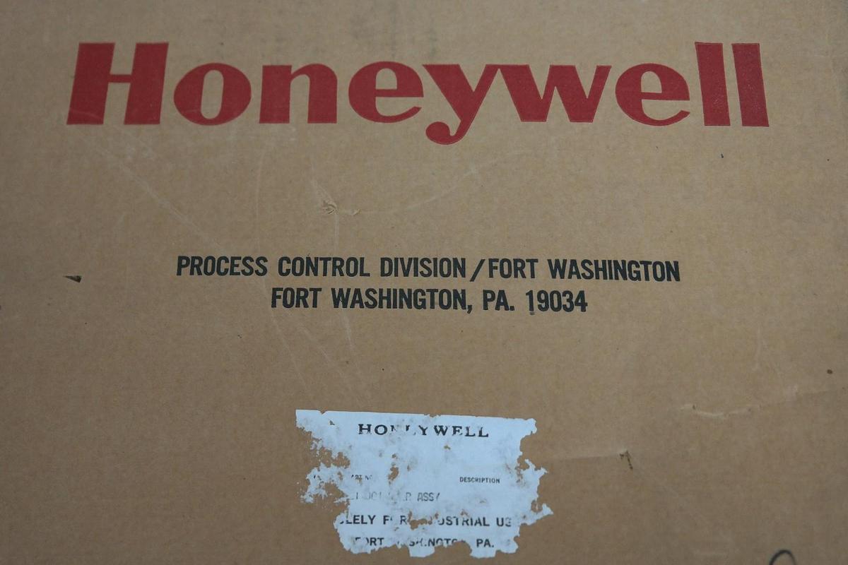 Used NEW HONEYWELL 30359321-001 COVER PLATE ASSEMBLY 30359321001