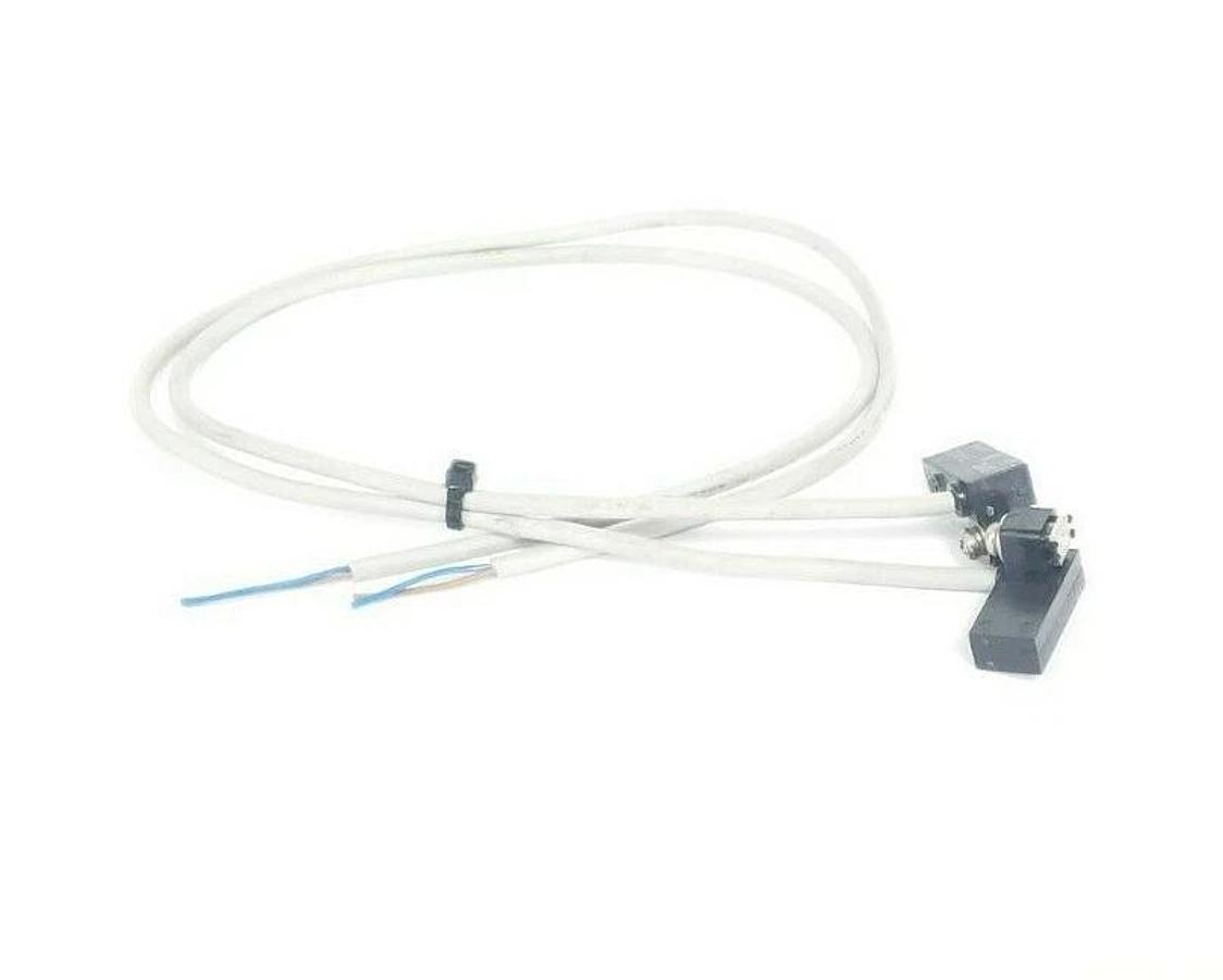 Used LOT OF 2 SMC D-A73 MAGNETIC REED SWITCH SENSORS DA73