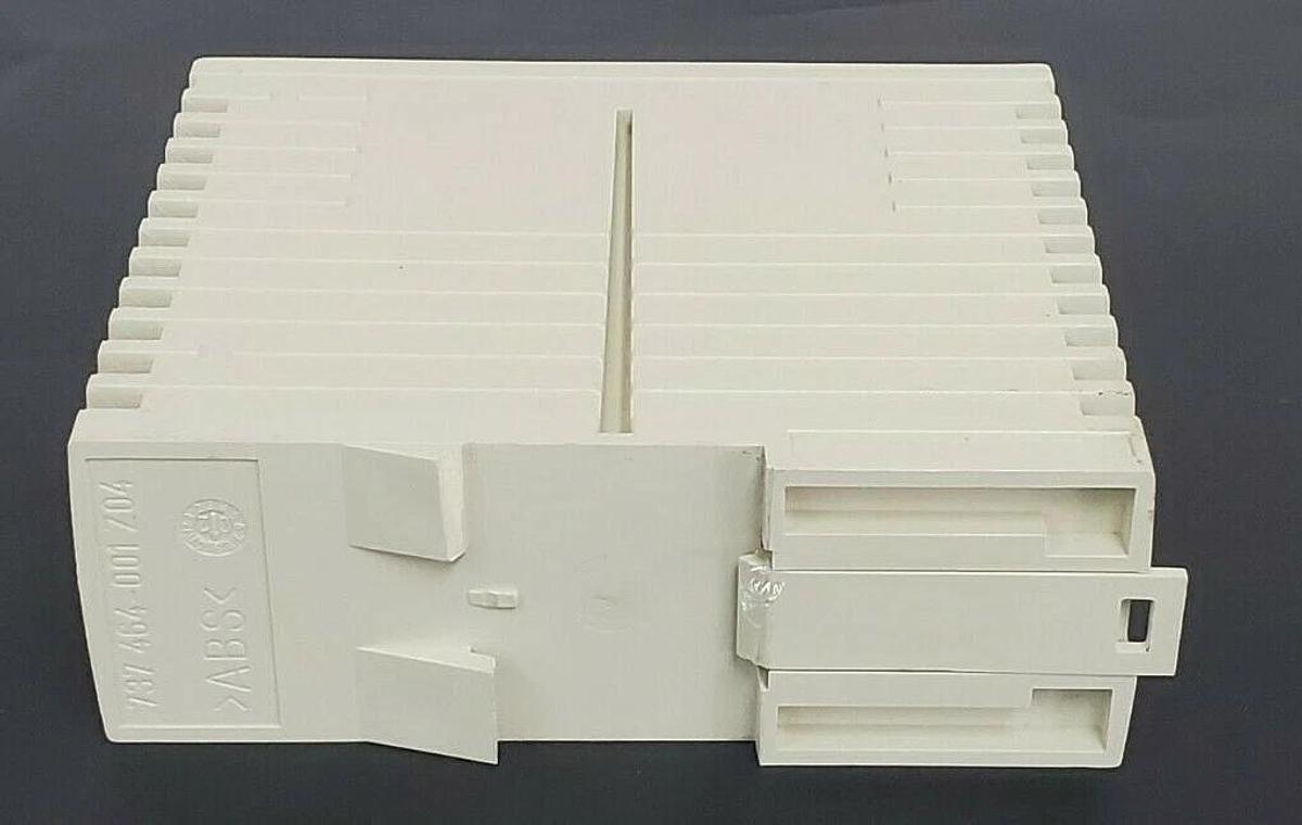Used TELEMECANIQUE MODICON 499NES18100 CONNEXIUM 8TX 10/100 SWITCH PV: 01 RL: 00