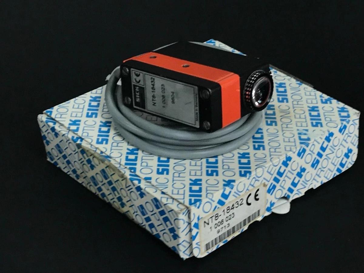 Used SICK OPTIC NT8-18432 CONTRAST SENSOR 1 006 023, LENS 24, 9 MM
