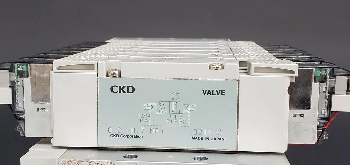Used NIB CKD M4GB320R-08-T10RK-7-3 VALVE MANIFOLD ASSEMBLY DC24V, M4GB320R08T10RK73