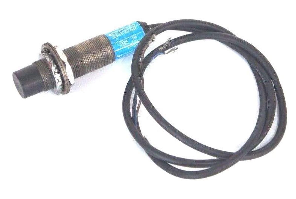 Used ALLEN BRADLEY 871C-N8B18 PROXIMITY SWITCH SER. B, 871CN8B18