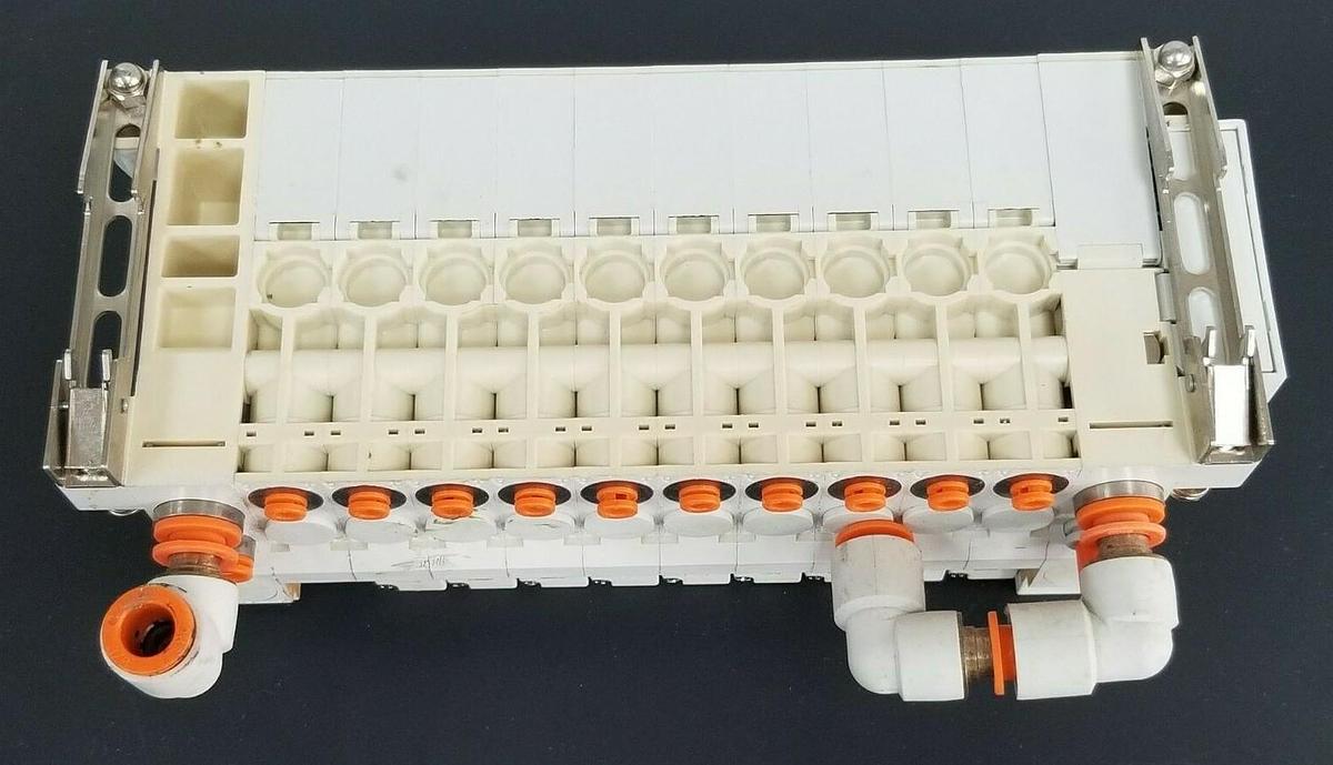 Used SMC 10 POS. MANIFOLD BLOCK WITH (9) VQ2100NR-5 PLUG-IN SOLENOID VALVES VQ2100NR5
